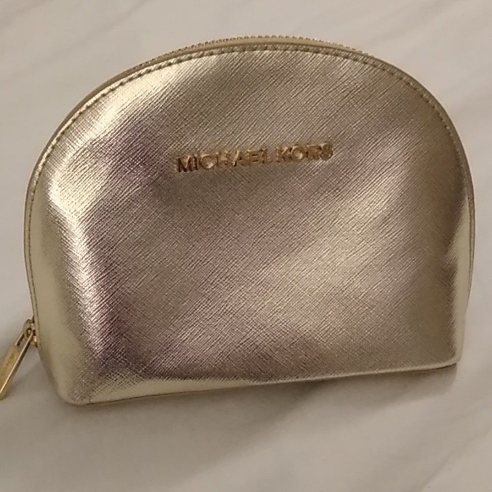 Cosmetic bag